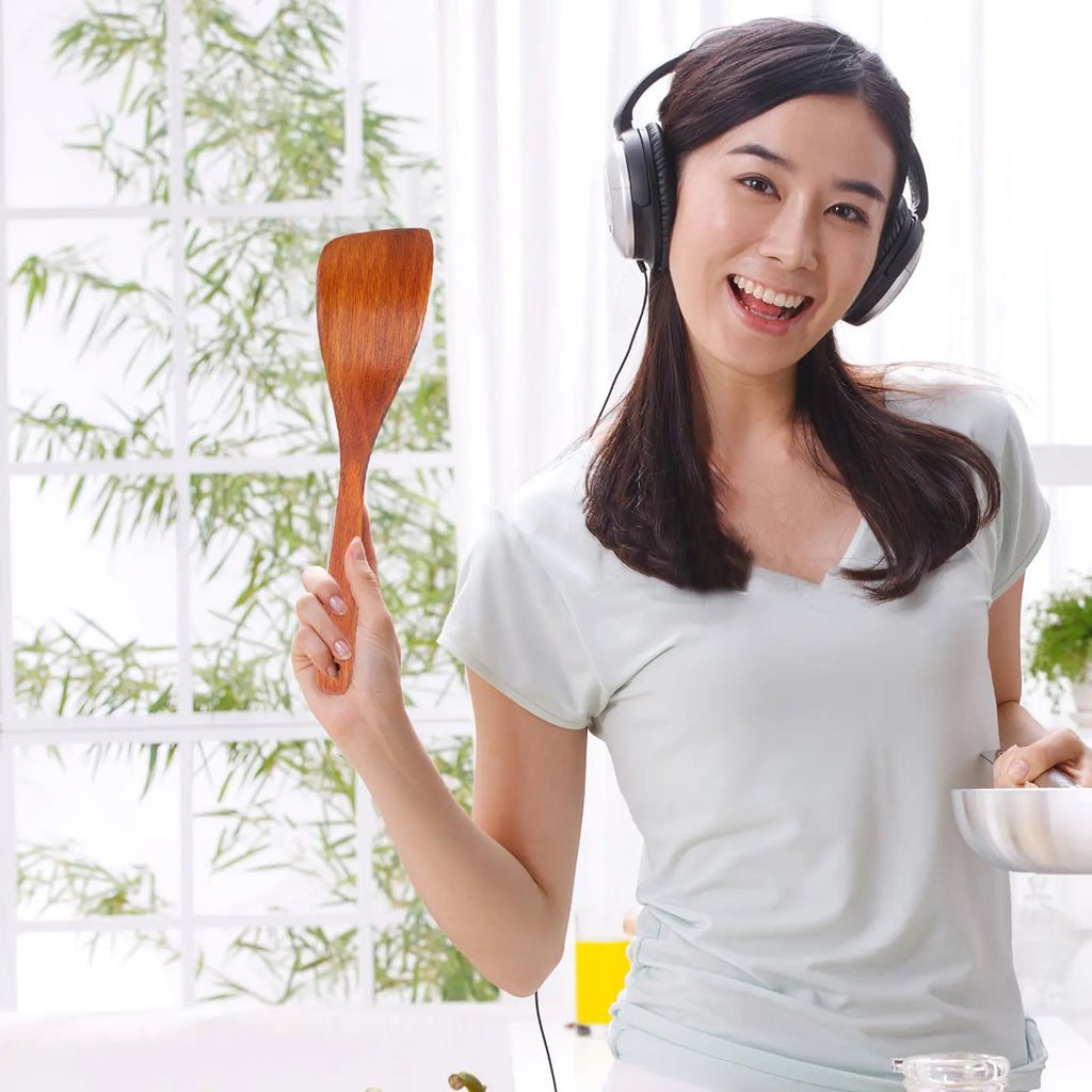 Wooden Spatula Nonstick Kitchen Utensils 12-Inch Ergonomic Right-Handed Turner for Stir-Frying Pancakes Eggs Cooking Tool