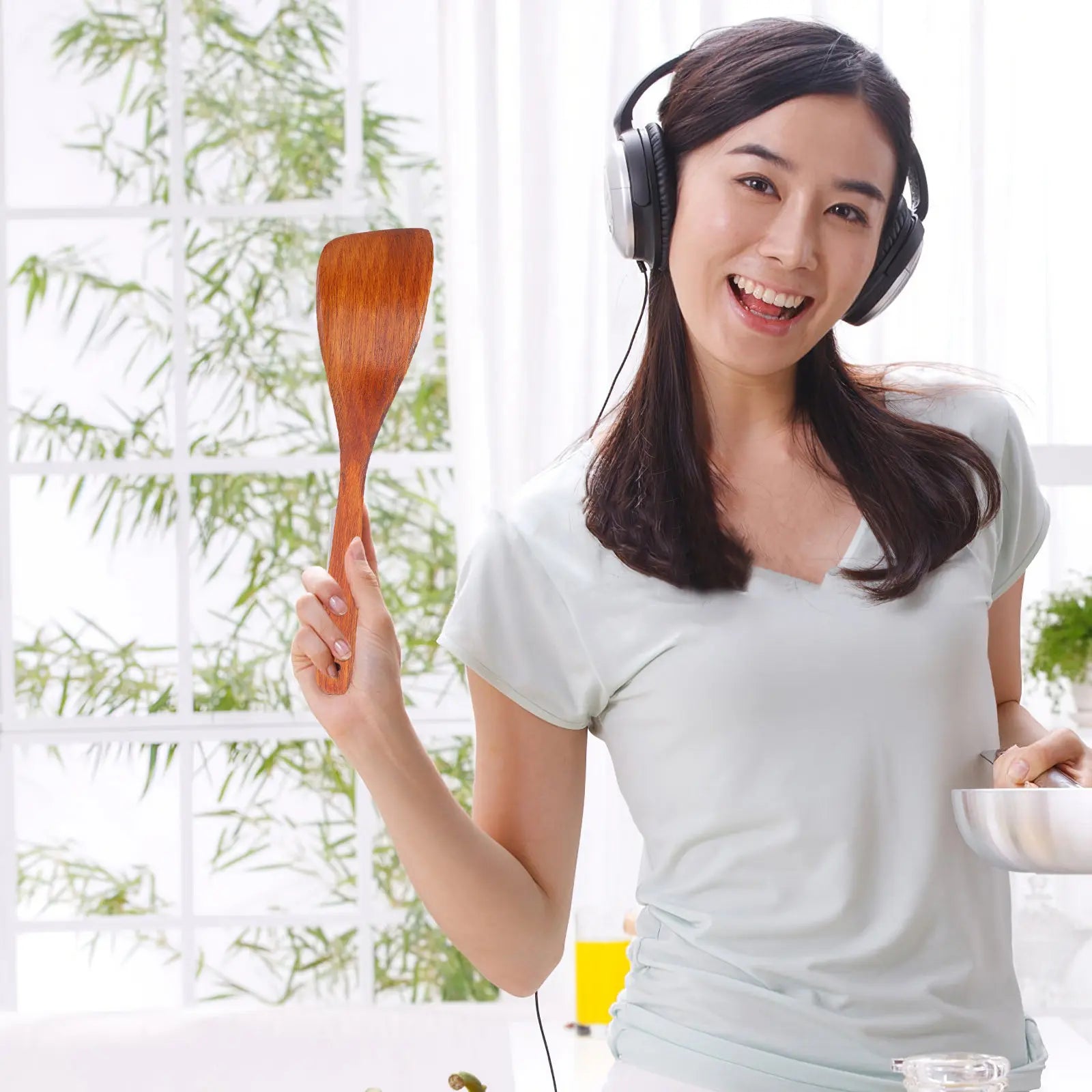 Wooden Spatula Nonstick Kitchen Utensils 12-Inch Ergonomic Right-Handed Turner for Stir-Frying Pancakes Eggs Cooking Tool